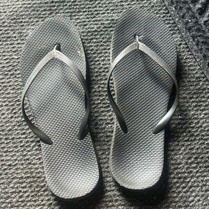 Used old navy flip flops